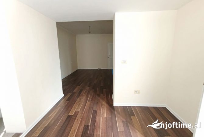 Shtepi me qera Apartament ne Tirane, 3+1, Mobilimi E mobiluar, Pagesa 700  Euro.