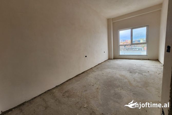 Shtepi ne shitje Apartament ne Tirane, 2+1, Mobilimi Bosh, pa mobiluar, Pagesa 190,000  Euro.