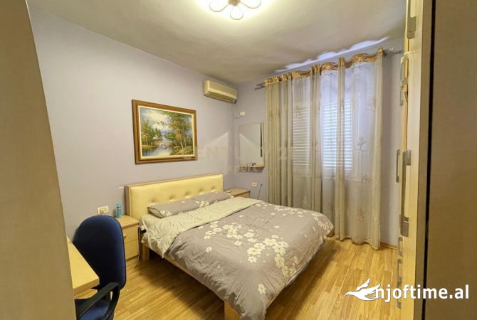 Shtepi ne shitje Apartament ne Tirane, 3+1, Mobilimi E mobiluar, Pagesa 320,000  Euro.