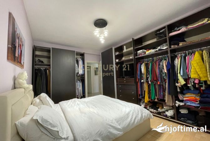 Shtepi ne shitje Apartament ne Tirane, 3+1, Mobilimi E mobiluar, Pagesa 320,000  Euro.