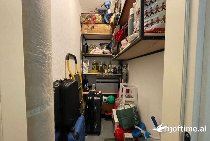 Shtepi ne shitje Apartament ne Tirane, 3+1, Mobilimi E mobiluar, Pagesa 320,000  Euro.