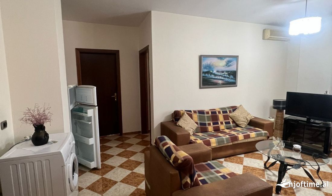 Shtepi me qera Apartament ne Tirane, 2+1, Mobilimi E mobiluar, Pagesa 550  Euro.