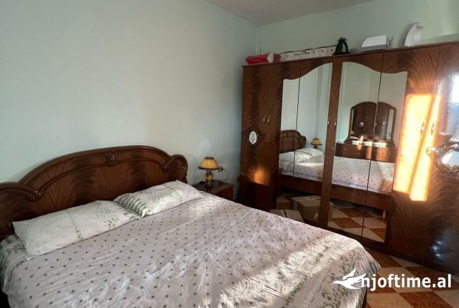 Shtepi me qera Apartament ne Tirane, 2+1, Mobilimi E mobiluar, Pagesa 550  Euro.