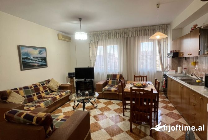 Shtepi me qera Apartament ne Tirane, 2+1, Mobilimi E mobiluar, Pagesa 550  Euro.