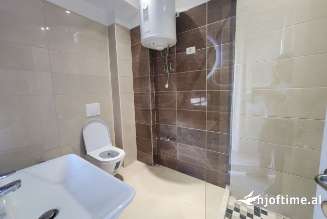 Shtepi ne shitje Apartament ne Tirane, 2+1, Mobilimi E mobiluar, Pagesa 250,000  Euro.