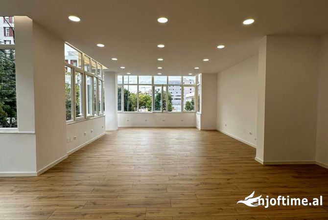 Ambient biznesi ne shitje 3+1 ne Tirane - 230,000 Euro