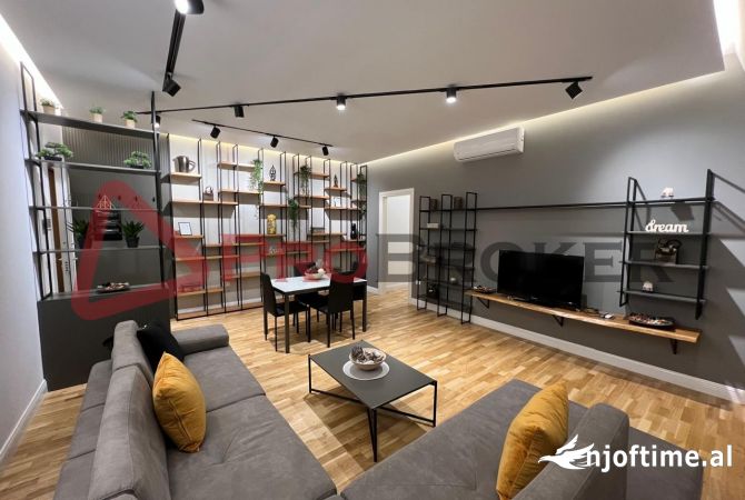 Shtepi me qera 2+1 ne Tirane - 1,800 Euro