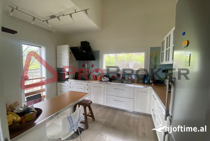 Truall ose Toke  ne Tirane - 650,000 Euro