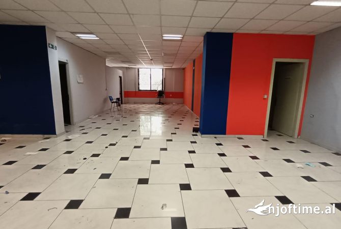 Ambient biznesi me qera 3+1 ne Tirane - 3,000 Euro
