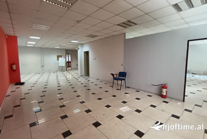 Ambient biznesi me qera 3+1 ne Tirane - 3,000 Euro