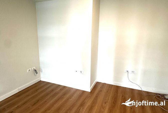 Ambient biznesi me qera 3+1 ne Tirane - 1,200 Euro