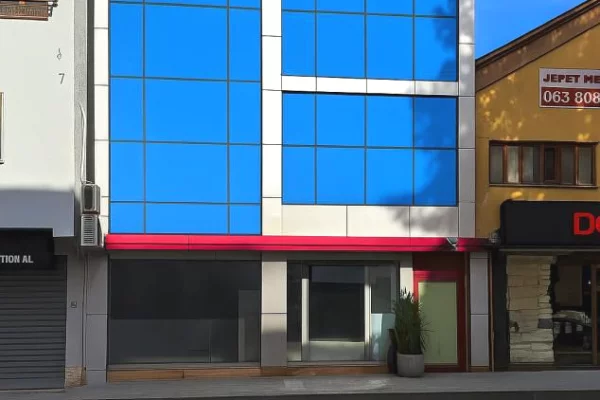 Ambient biznesi me qera 3+1 ne Tirane - 4,200 Euro