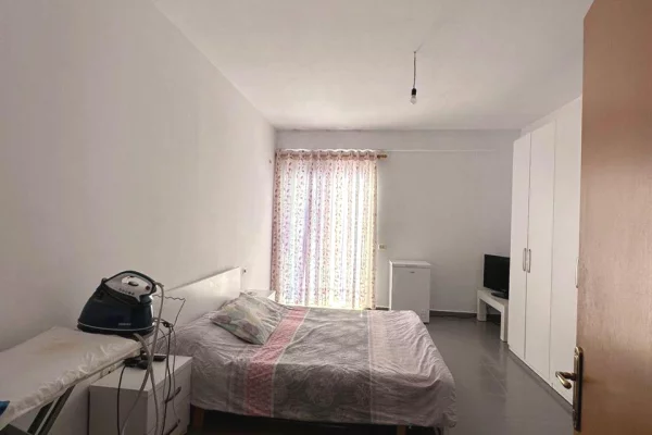 Shtepi ne shitje Apartament ne Tirane, 2+1, Mobilimi E mobiluar, Pagesa 159,500  Euro.