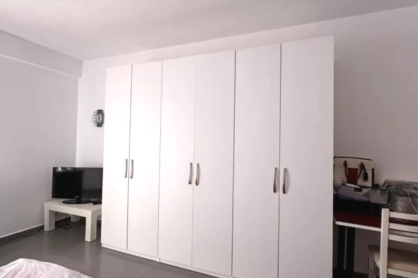 Shtepi ne shitje Apartament ne Tirane, 2+1, Mobilimi E mobiluar, Pagesa 159,500  Euro.