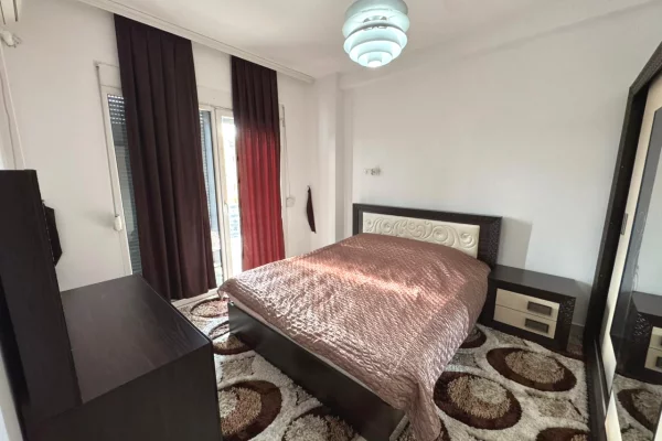Shtepi me qera Apartament ne Tirane, 2+1, Mobilimi E mobiluar, Pagesa 650  Euro.