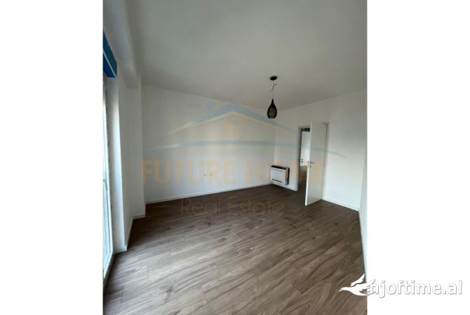 Shtepi me qera Apartament ne Tirane, 3+1, Mobilimi Bosh, pa mobiluar, Pagesa 500  Euro.