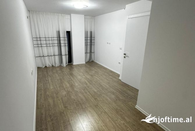 Shtepi ne shitje Duplex(shtepi me 2 kate) ne Tirane, 2+1, Mobilimi Pjeserisht e mobiluar, Pagesa 236,000  Euro.