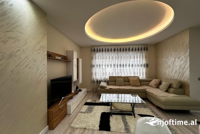 Shtepi me qera 1+1 ne Tirane - 900 Euro