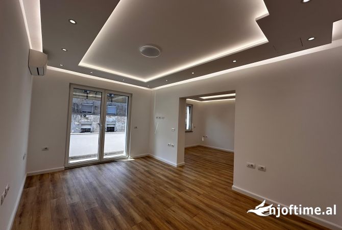 Ambient biznesi me qera 3+1 ne Tirane - 1,100 Euro