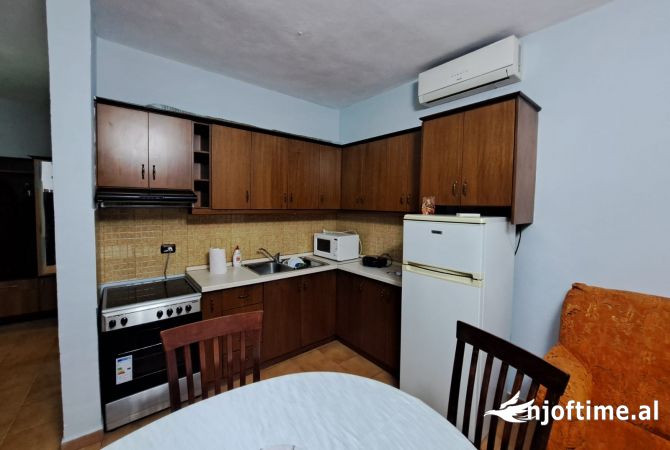 Shtepi me qera Apartament ne Tirane, 1+1, Mobilimi E mobiluar, Pagesa 450  Euro.