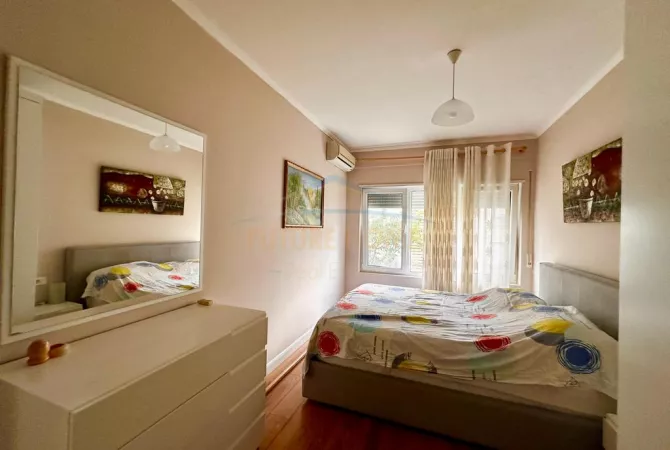 Shtepi me qera Duplex(shtepi me 2 kate) ne Tirane, 2+1, Mobilimi E mobiluar, Pagesa 700  Euro.