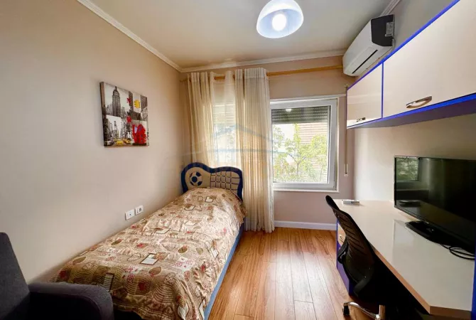 Shtepi me qera Duplex(shtepi me 2 kate) ne Tirane, 2+1, Mobilimi E mobiluar, Pagesa 700  Euro.