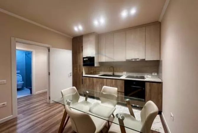 Shtepi me qera Apartament ne Tirane, 1+1, Mobilimi E mobiluar, Pagesa 1,000  Euro.