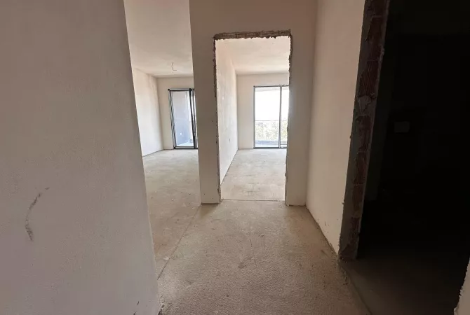 Shtepi ne shitje Apartament ne Tirane, 1+1, Mobilimi Bosh, pa mobiluar, Pagesa 130,000  Euro.