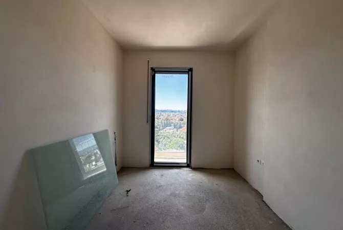 Shtepi ne shitje Apartament ne Tirane, 2+1, Mobilimi Bosh, pa mobiluar, Pagesa 177,500  Euro.