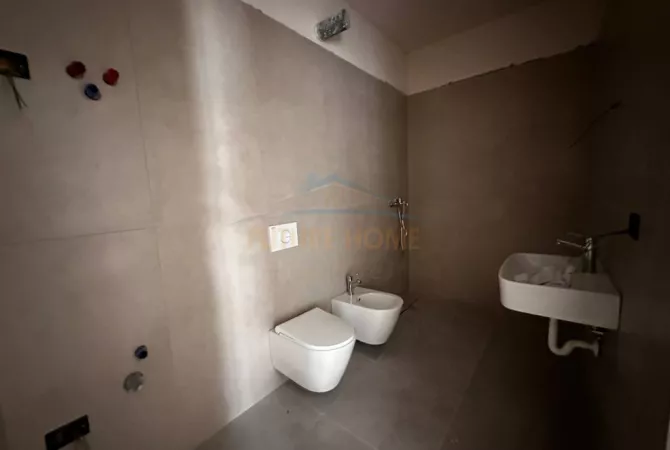 Shtepi ne shitje Apartament ne Tirane, 2+1, Mobilimi Bosh, pa mobiluar, Pagesa 98,000  Euro.