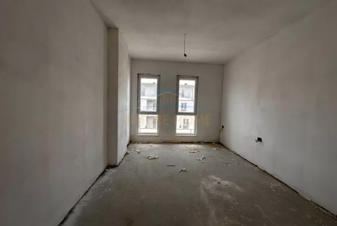 Shtepi ne shitje Apartament ne Tirane, 2+1, Mobilimi Bosh, pa mobiluar, Pagesa 98,000  Euro.