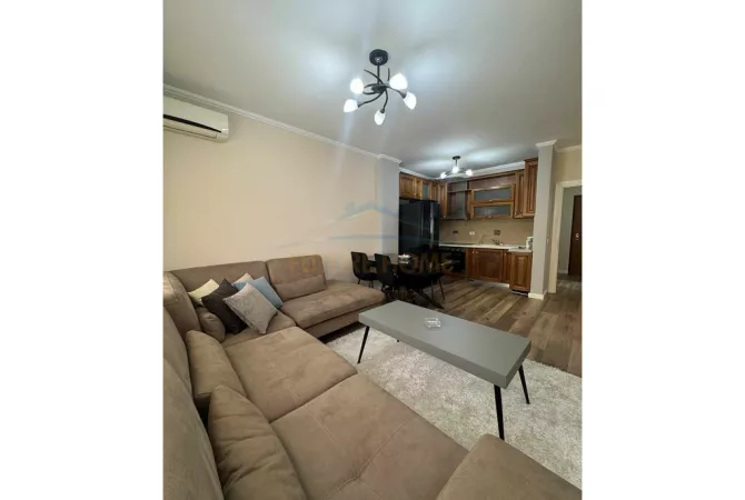 Shtepi me qera 2+1 ne Tirane - 650 Euro
