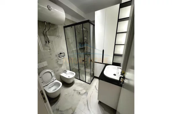 Shtepi me qera 2+1 ne Tirane - 1,100 Euro