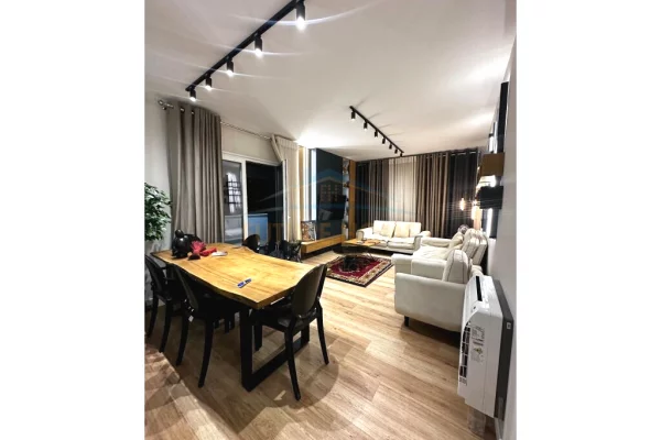 Shtepi me qera Apartament ne Tirane, 2+1, Mobilimi E mobiluar, Pagesa 1,100  Euro.