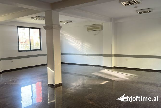 Ambient biznesi me qera 1+1 ne Tirane - 2,000 Euro