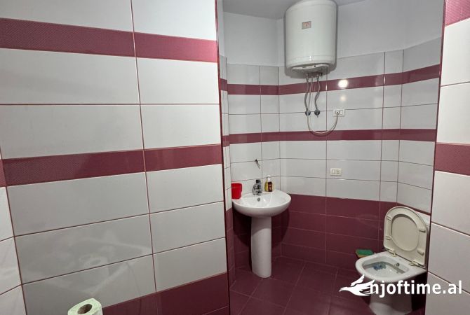 Shtepi ne shitje Apartament ne Tirane, 2+1, Mobilimi E mobiluar, Pagesa 140,000  Euro.