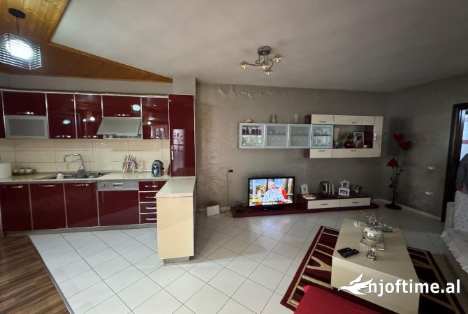 Shtepi ne shitje Apartament ne Tirane, 2+1, Mobilimi E mobiluar, Pagesa 140,000  Euro.