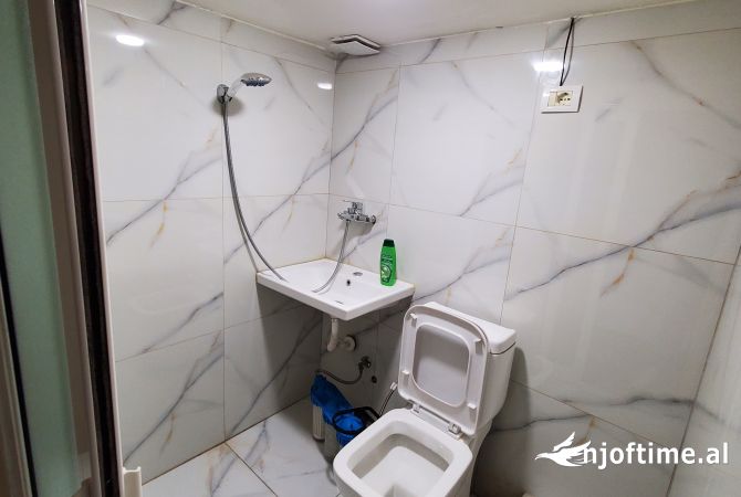 Tirane, shitet dyqan i konvertuar ne shtepi , Kati 0, 38 m2 65.000 Euro