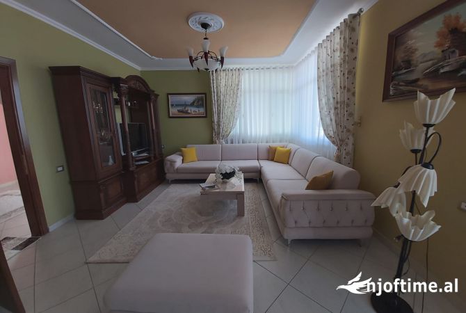 Shtepi ne shitje 5+1 ne Korce - 250,000 Euro