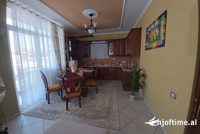 Shtepi ne shitje 5+1 ne Korce - 250,000 Euro