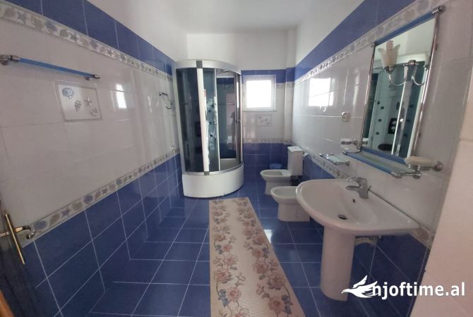 Shtepi ne shitje Shtepi Private ne Korce, 5+1, Mobilimi E mobiluar, Pagesa 250,000  Euro.