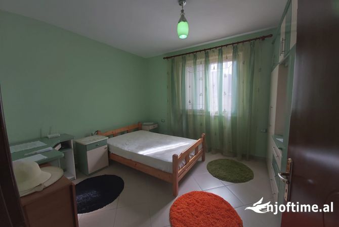 Shtepi ne shitje Shtepi Private ne Korce, 5+1, Mobilimi E mobiluar, Pagesa 250,000  Euro.