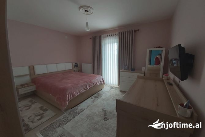 Shtepi ne shitje Shtepi Private ne Korce, 5+1, Mobilimi E mobiluar, Pagesa 250,000  Euro.