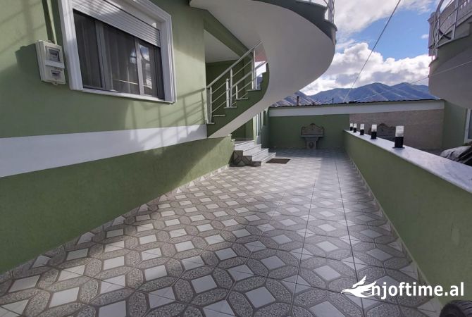 Shtepi ne shitje Shtepi Private ne Korce, 5+1, Mobilimi E mobiluar, Pagesa 250,000  Euro.