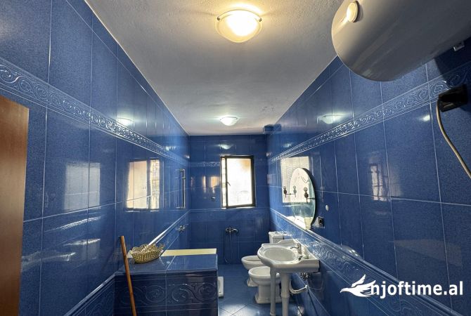 Shtepi me qera Apartament ne Tirane, 3+1, Mobilimi E mobiluar, Pagesa 650  Euro.