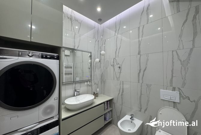 Shtepi ne shitje Apartament ne Tirane, 2+1, Mobilimi E mobiluar, Pagesa 168,000  Euro.