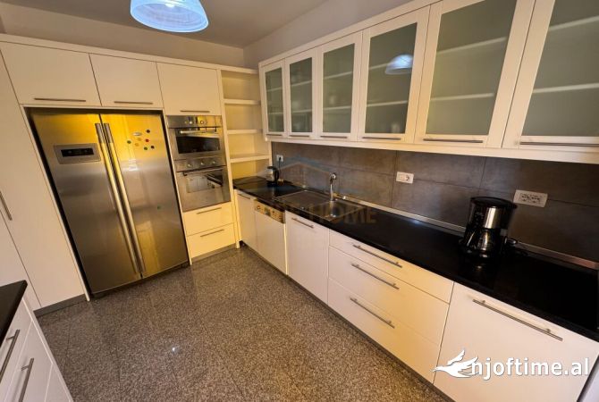 Shtepi me qera 3+1 ne Tirane - 1,400 Euro