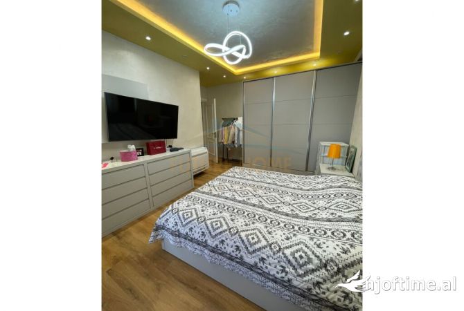 Shtepi ne shitje Apartament ne Tirane, 2+1, Mobilimi E mobiluar, Pagesa 200,000  Euro.