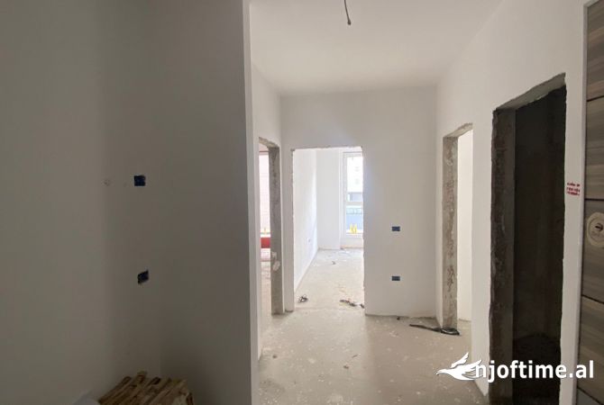 Shtepi ne shitje Apartament ne Tirane, 2+1, Mobilimi Bosh, pa mobiluar, Pagesa 175,000  Euro.