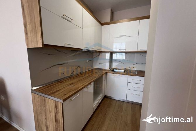 Shtepi ne shitje Apartament ne Tirane, 2+1, Mobilimi E mobiluar, Pagesa 120,000  Euro.